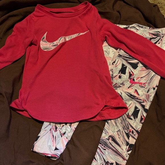 Nike pink Long Sleeve Shirt with Patterned Leggings - Picture 1 of 6